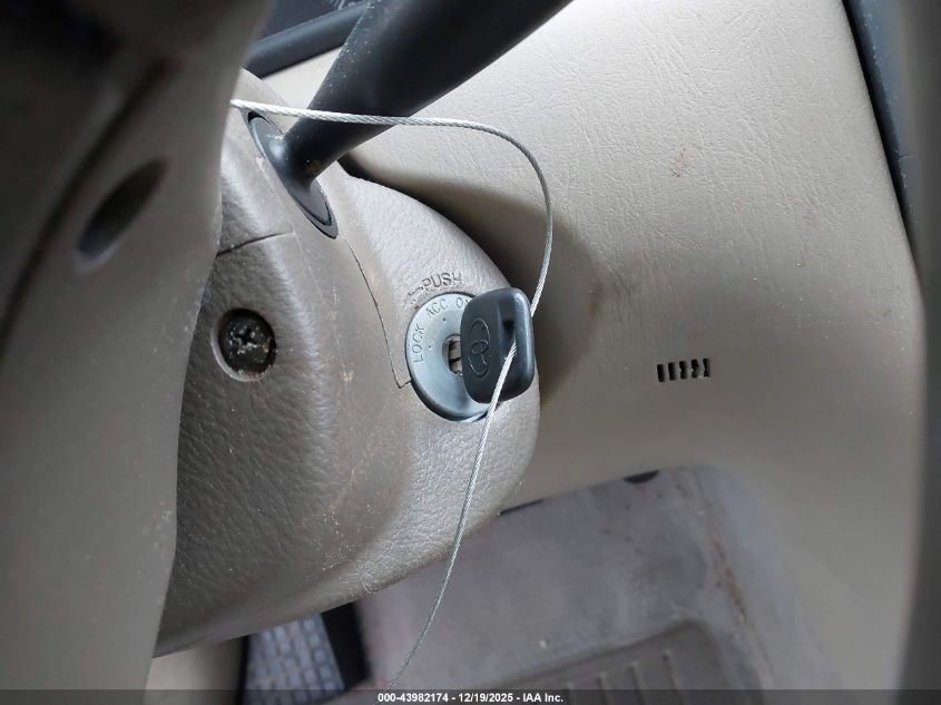 2004 Toyota Corolla Ce VIN: 1NXBR32EX4Z213511 Lot: 43982174