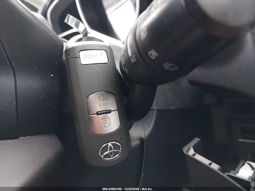 2020 Toyota Yaris Le VIN: 3MYDLBJV6LY705301 Lot: 43982199