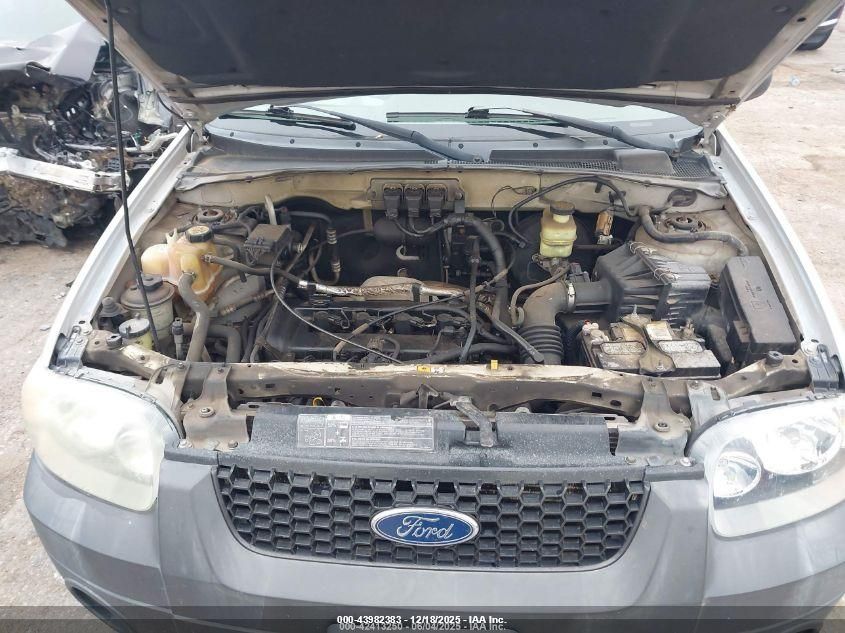 2005 Ford Escape Xls VIN: 1FMYU02Z15KB85699 Lot: 43982383