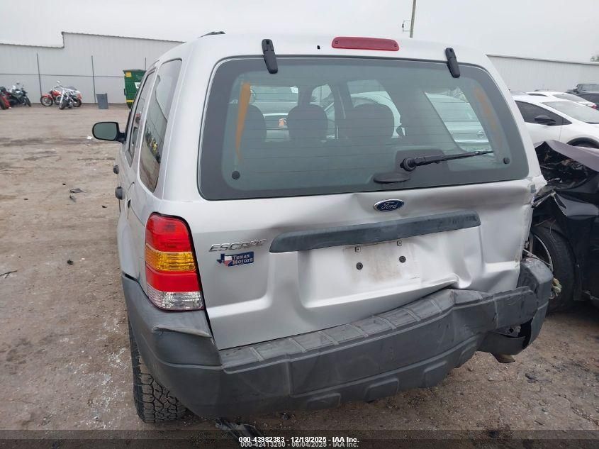 2005 Ford Escape Xls VIN: 1FMYU02Z15KB85699 Lot: 43982383