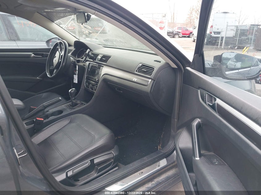 VIN 1VWDT7A34HC035125 2017 VOLKSWAGEN PASSAT 1.8T R-LINE