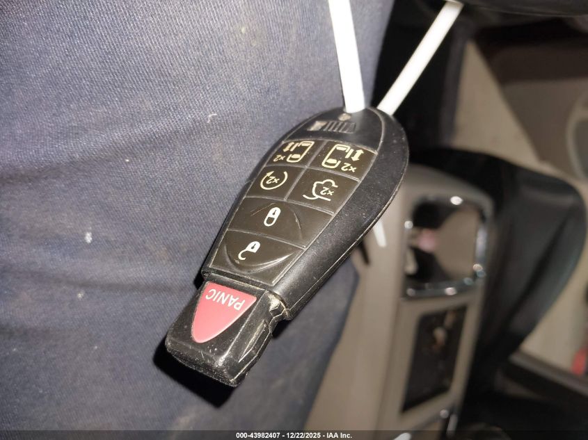 2013 Chrysler Town And Country VIN: 2C4RC1CG9DR767855 Lot: 43982407