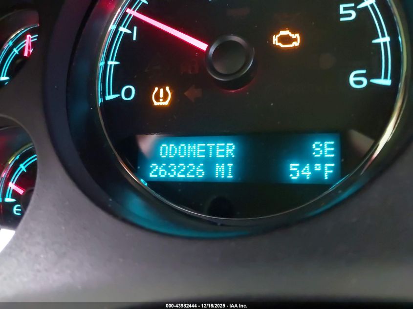 2011 Chevrolet Suburban 2500 Commercial Fleet VIN: 1GNWK5EG2BR304525 Lot: 43982444