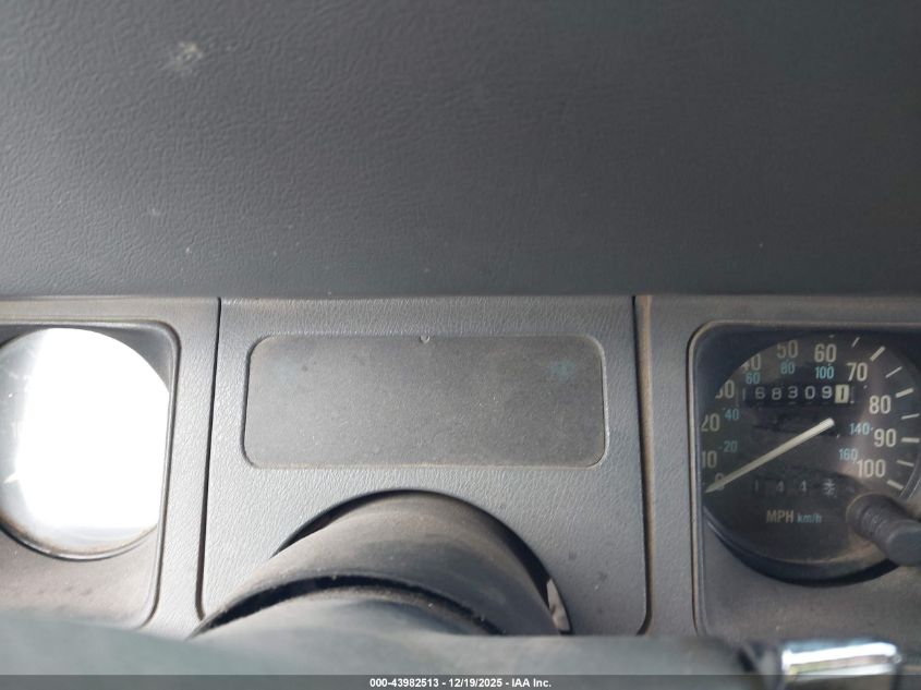 1989 Jeep Wrangler / Yj VIN: 2J4FY29T3KJ155851 Lot: 43982513