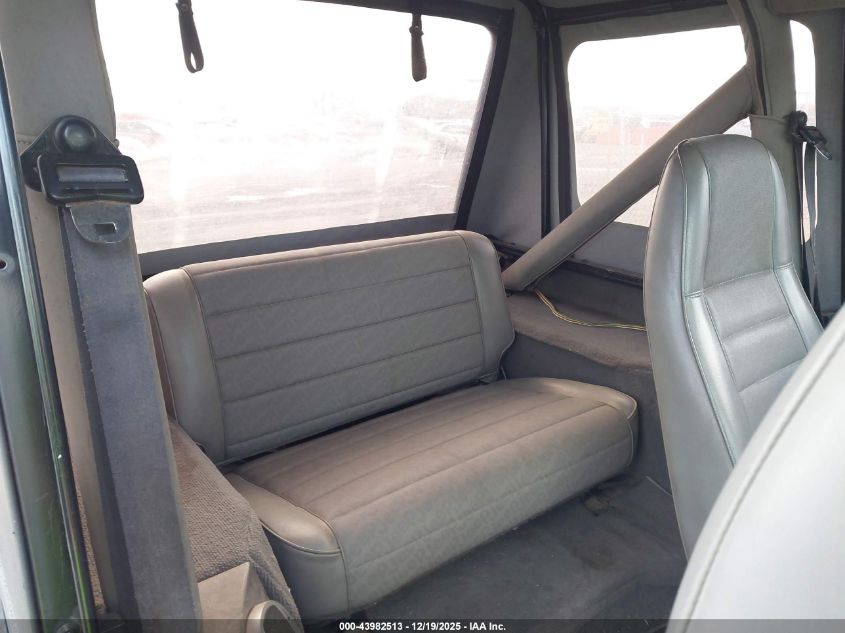 1989 Jeep Wrangler / Yj VIN: 2J4FY29T3KJ155851 Lot: 43982513