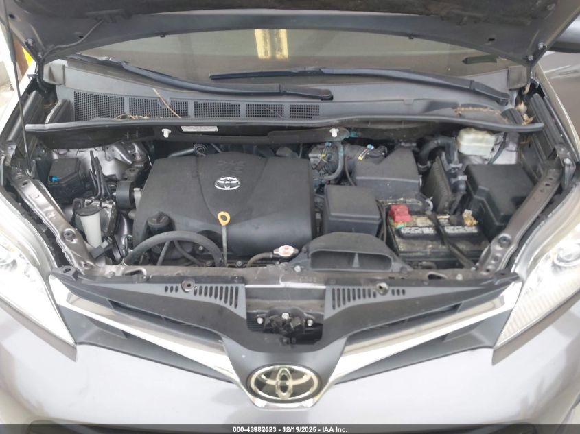 2018 Toyota Sienna Le 8 Passenger VIN: 5TDKZ3DC6JS946140 Lot: 43982523