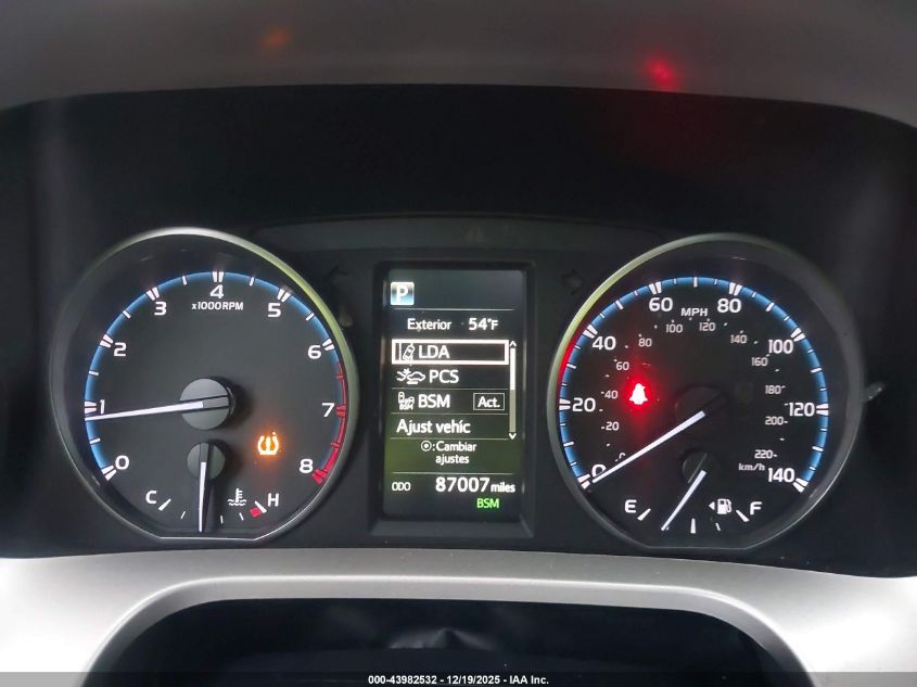 2018 Toyota Rav4 Xle VIN: JTMRFREV3JD252429 Lot: 43982532