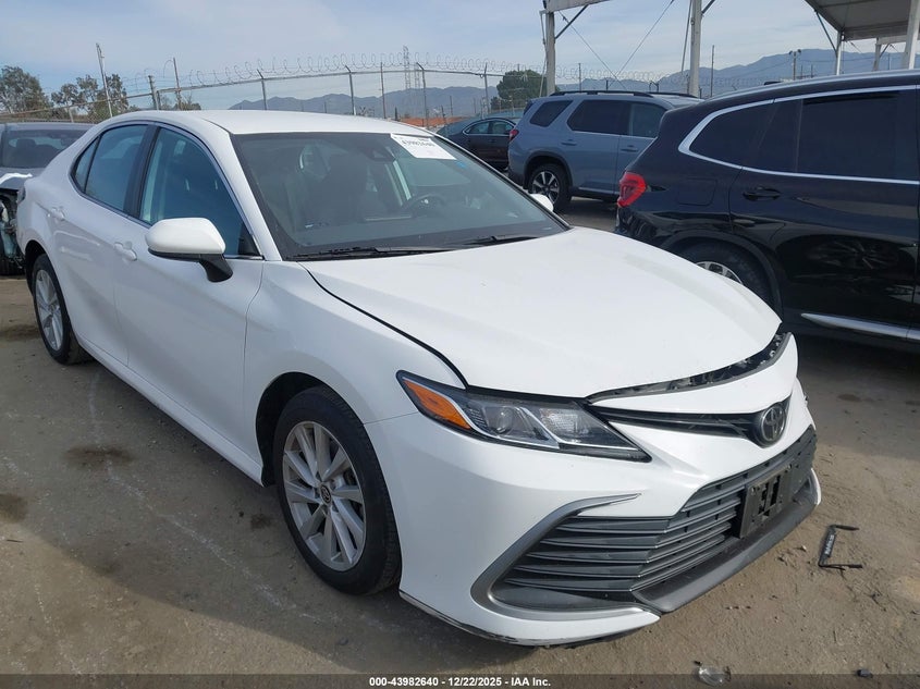 2022 Toyota Camry Le