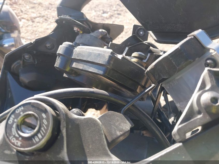 2020 Yamaha Yzfr6 VIN: JYARJ28E0LA007217 Lot: 43982813