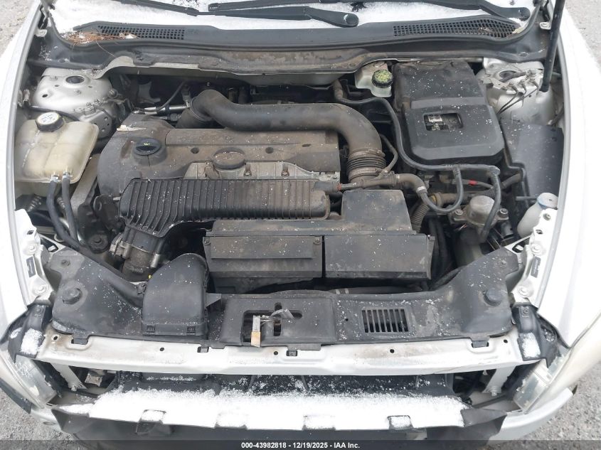 2011 Volvo C30 T5/T5 R-Design VIN: YV1672MK7B2203627 Lot: 43982818