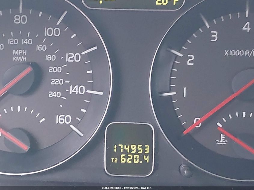 2011 Volvo C30 T5/T5 R-Design VIN: YV1672MK7B2203627 Lot: 43982818