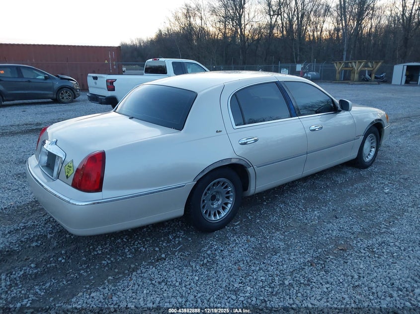 2000 Lincoln Town Car Cartier