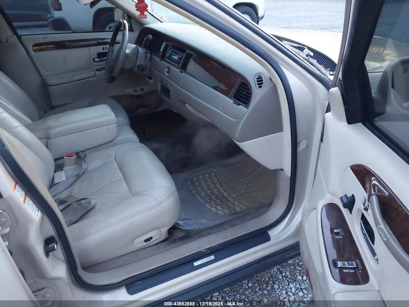 2000 Lincoln Town Car Cartier