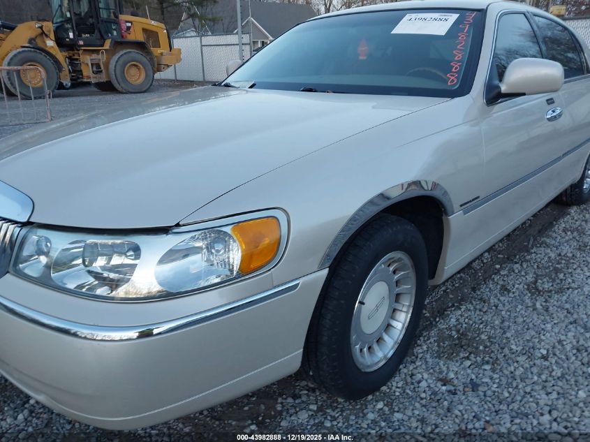 2000 Lincoln Town Car Cartier VIN: 1LNHM83W7YY860959 Lot: 43982888
