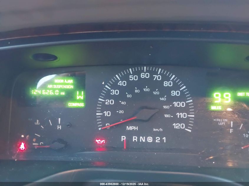 2000 Lincoln Town Car Cartier VIN: 1LNHM83W7YY860959 Lot: 43982888