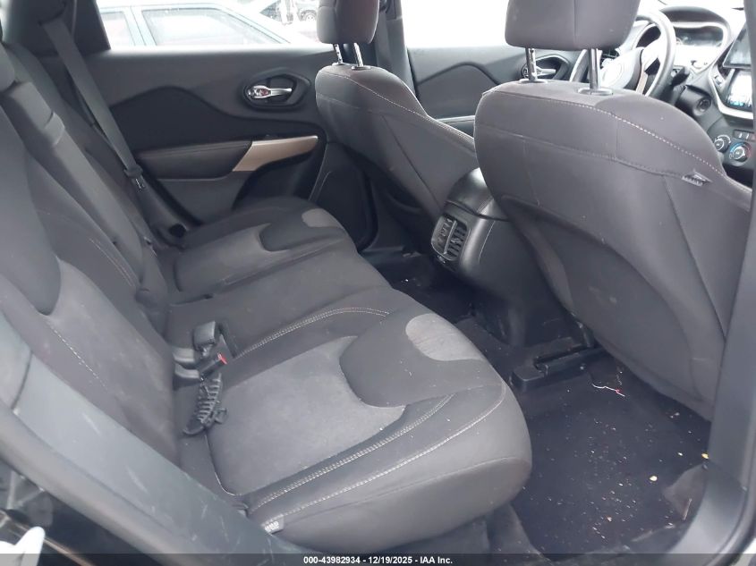 2018 Jeep Cherokee Latitude Fwd VIN: 1C4PJLCB1JD552725 Lot: 43982934