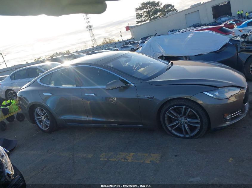 2016 Tesla Model S 60/70/75/85 VIN: 5YJSA1E10GF127971 Lot: 43983139