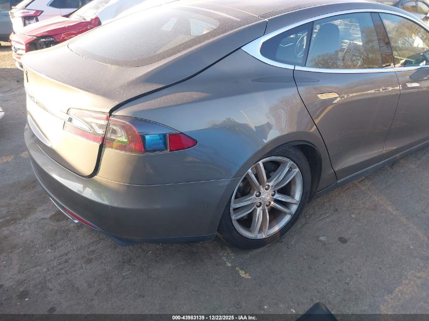 2016 Tesla Model S 60/70/75/85 VIN: 5YJSA1E10GF127971 Lot: 43983139