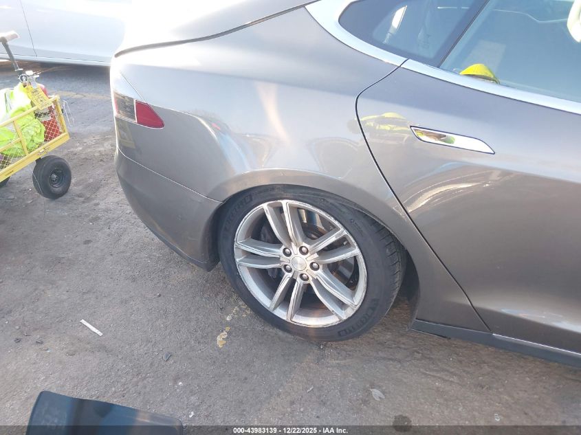 2016 Tesla Model S 60/70/75/85 VIN: 5YJSA1E10GF127971 Lot: 43983139