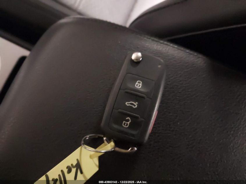 2013 Volkswagen Passat 2.5L Se VIN: 1VWBP7A31DC098365 Lot: 43983143