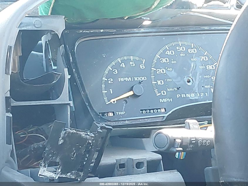 1997 Chevrolet C1500 Fleetside VIN: 1GCEC19M2VE215608 Lot: 43983365