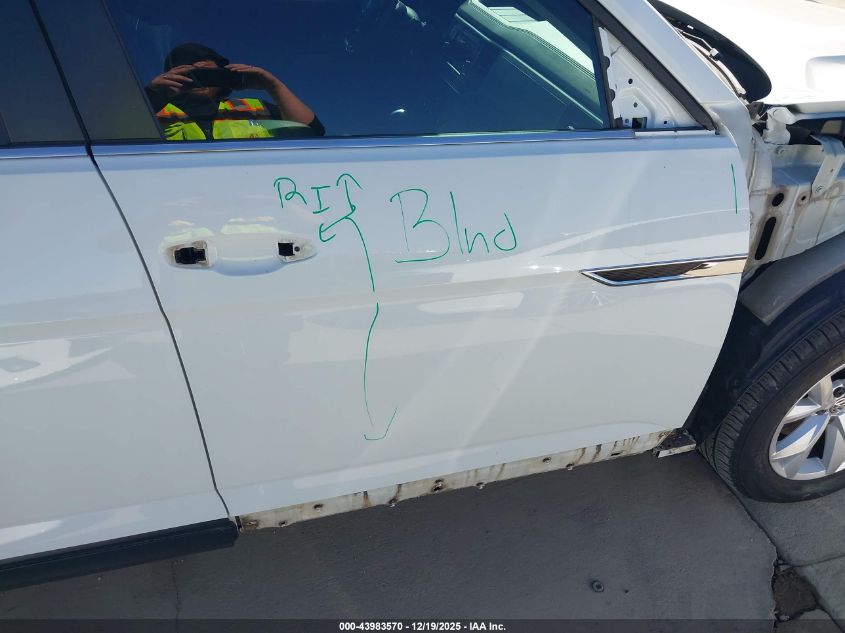 2018 Volkswagen Atlas 3.6L V6 S VIN: 1V2AR2CA6JC536945 Lot: 43983570