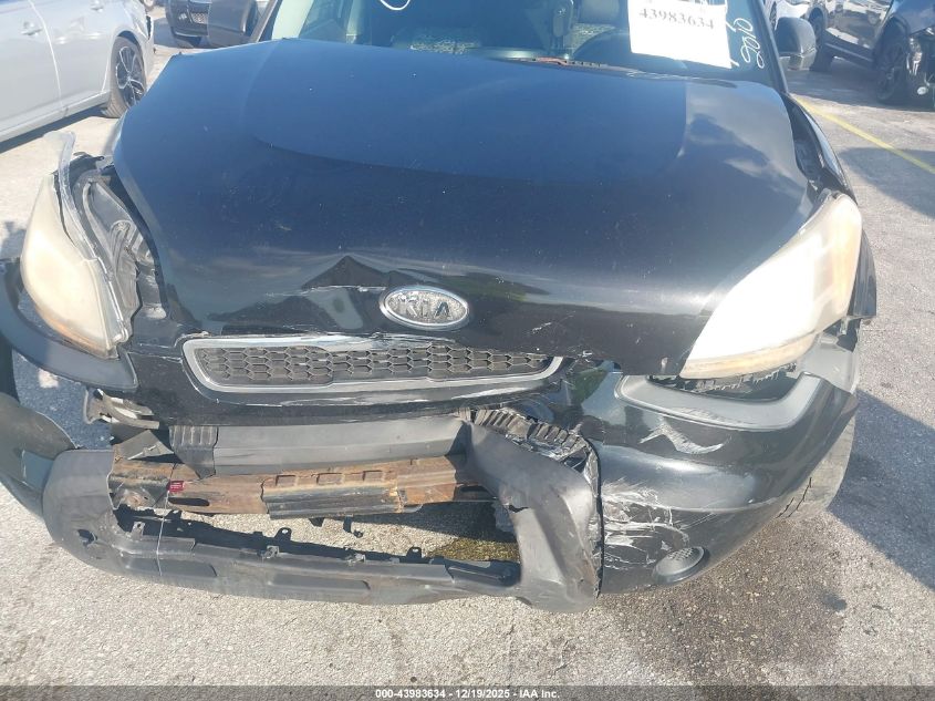 2010 Kia Soul + VIN: KNDJT2A27A7137758 Lot: 43983634