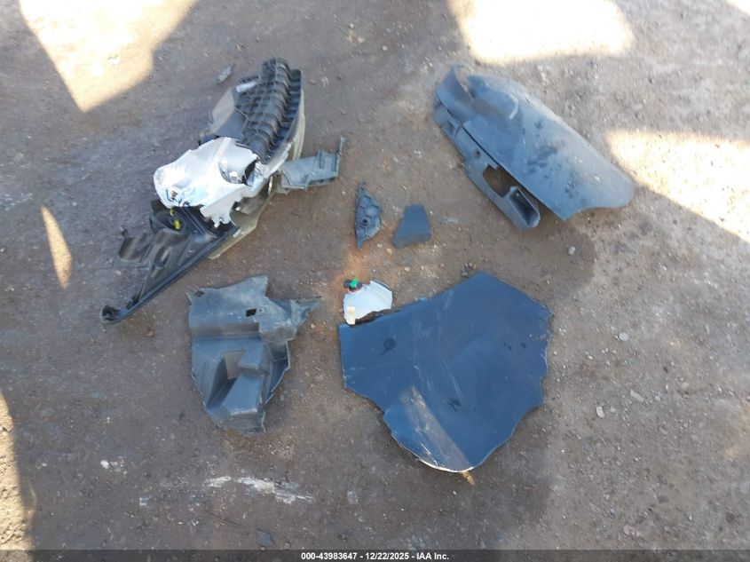 2015 Ford Escape Se VIN: 1FMCU0GXXFUB17988 Lot: 43983647