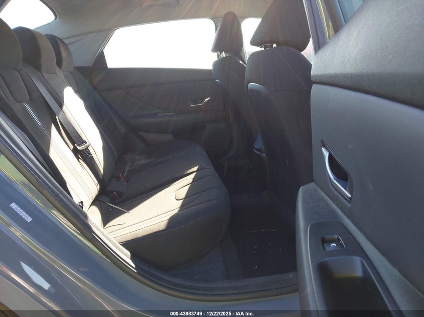 2023 HYUNDAI ELANTRA auction photo 8