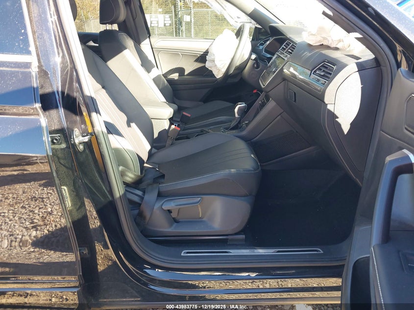 2024 Volkswagen Tiguan 2.0T Se R-Line Black