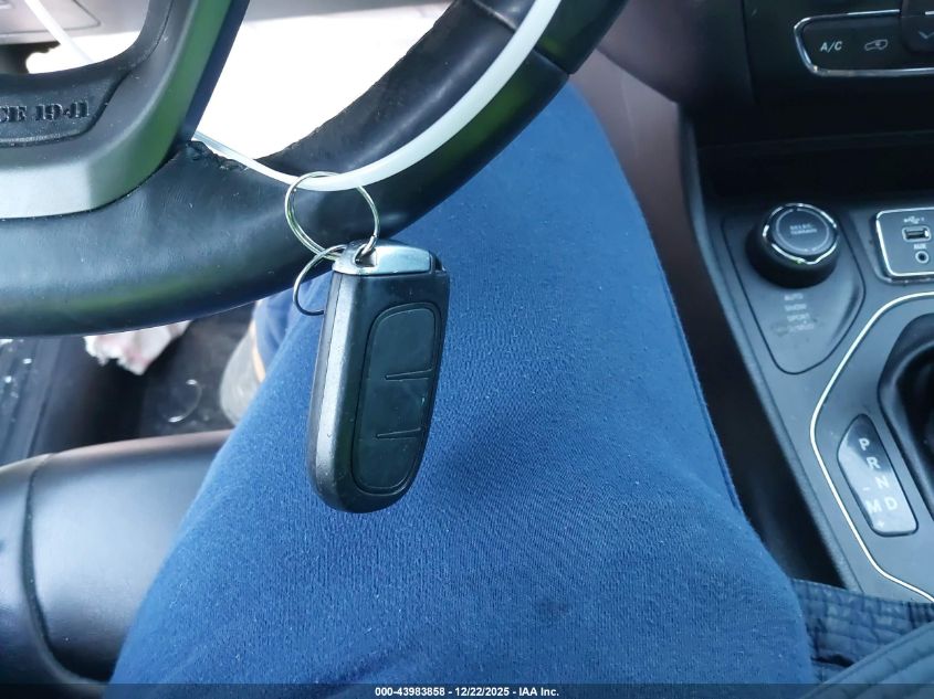 2019 Jeep Cherokee Latitude Plus 4X4 VIN: 1C4PJMLX8KD359880 Lot: 43983858