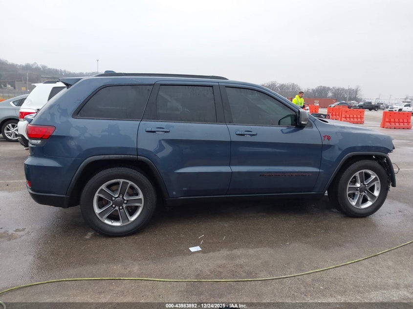 VIN 1C4RJFLG7KC695871 2019 JEEP GRAND CHEROKEE TRAILHAWK 4X4