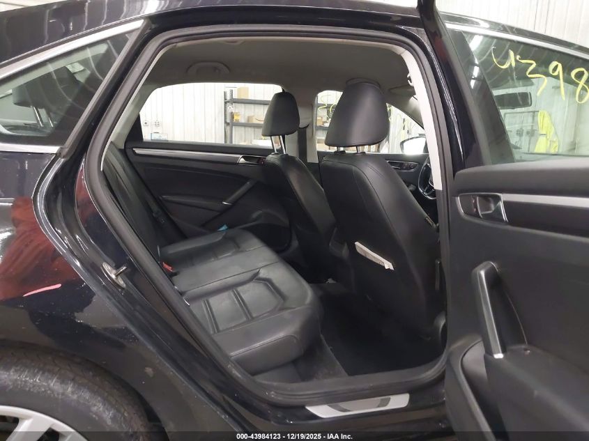 2017 Volkswagen Passat 1.8T R-Line VIN: 1VWDT7A31HC009727 Lot: 43984123