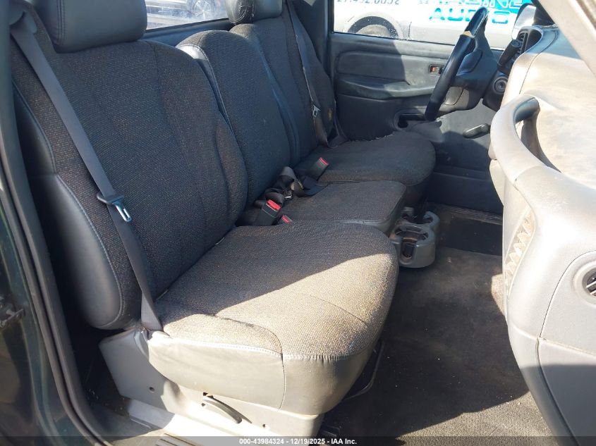 2002 Chevrolet Silverado 1500 VIN: 1GCEC14W72Z328144 Lot: 43984324