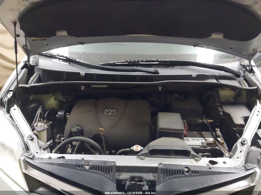 2018 Toyota Sienna Le 8 Passenger VIN: 5TDKZ3DCXJS937683 Lot: 43984413