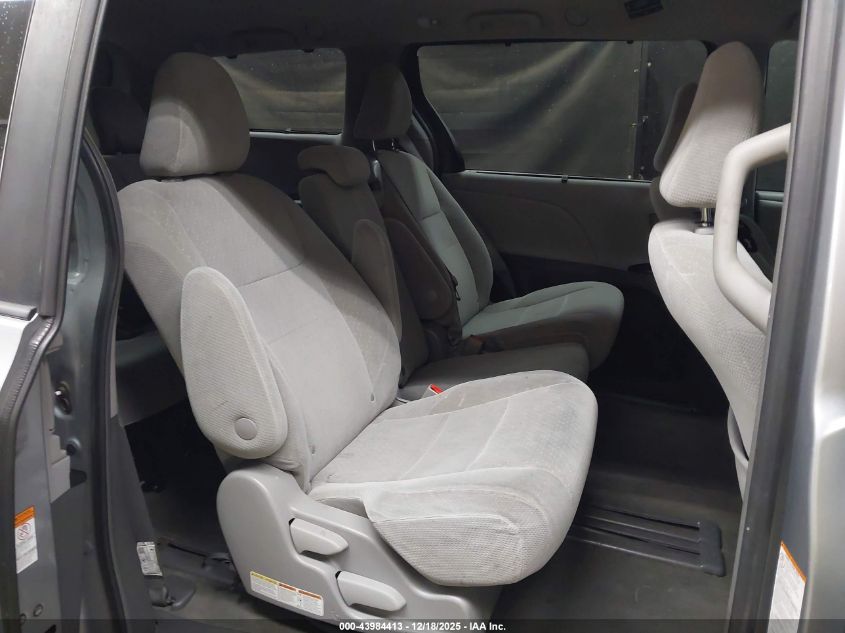 2018 Toyota Sienna Le 8 Passenger VIN: 5TDKZ3DCXJS937683 Lot: 43984413