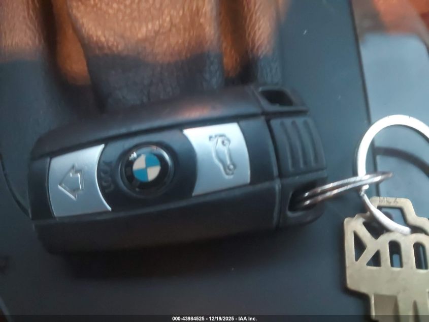 2011 BMW 328I VIN: WBADW7C5XBE726533 Lot: 43984525