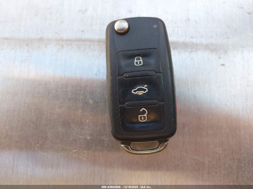 2015 Volkswagen Passat 2.0L Tdi Se VIN: 1VWBV7A35FC066916 Lot: 43984556