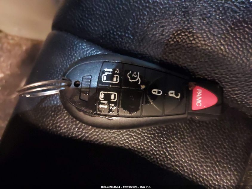 2016 Chrysler Town & Country Touring VIN: 2C4RC1BGXGR214881 Lot: 43984564