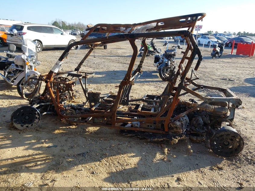 2023 CAN-AM/ BRP COMMANDER CAN-AM MAX XT 2