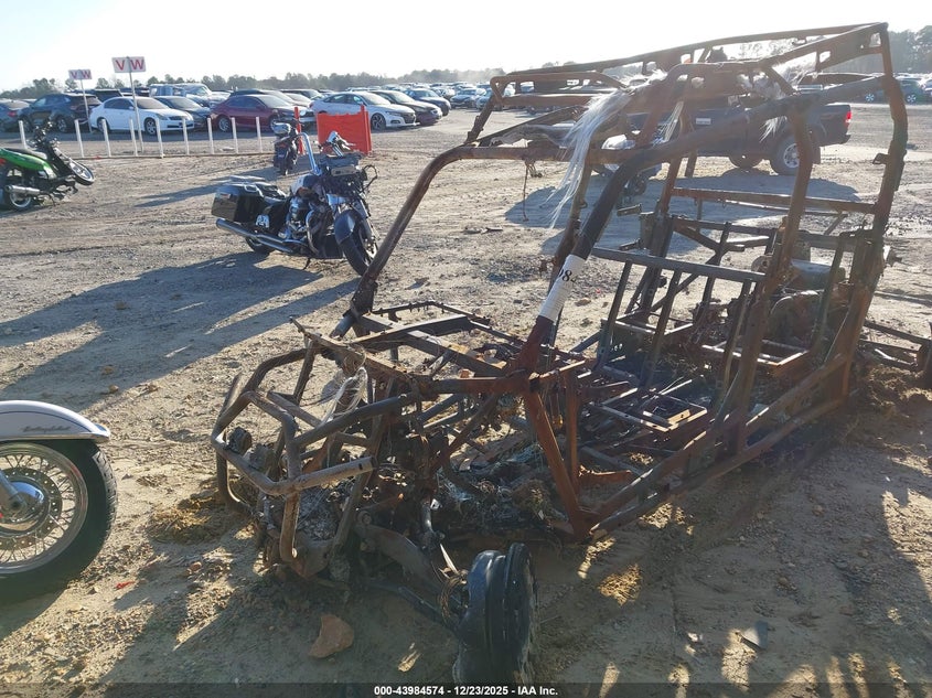 2023 CAN-AM/ BRP COMMANDER CAN-AM MAX XT 2