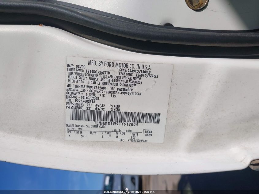 2001 Lincoln Town Car Executive VIN: 1LNHM81W91Y612804 Lot: 43984654