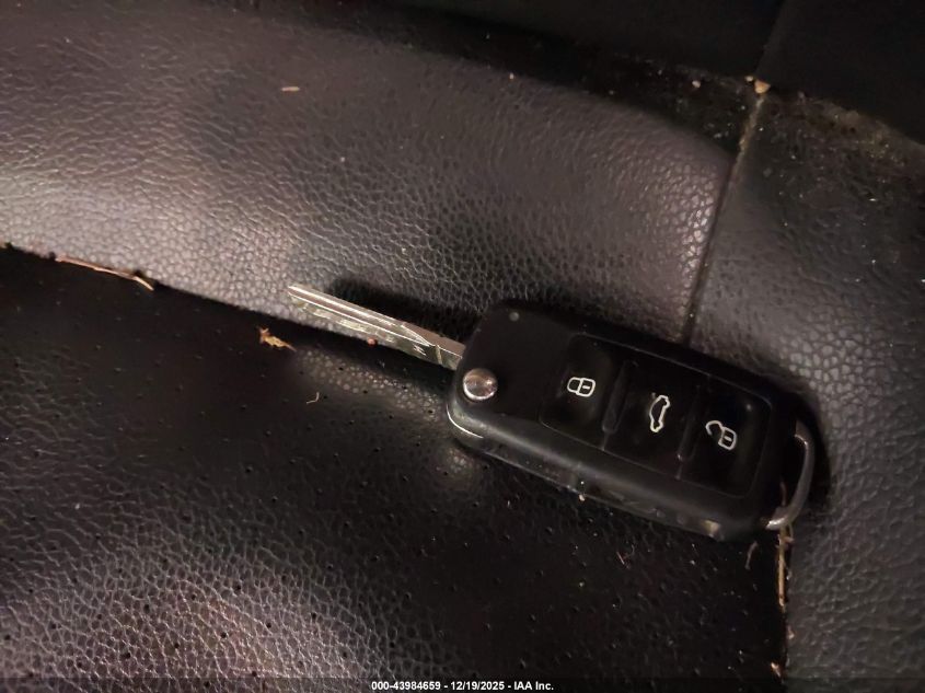 2013 Volkswagen Passat 2.5L Wolfsburg Edition VIN: 1VWAP7A37DC139612 Lot: 43984659