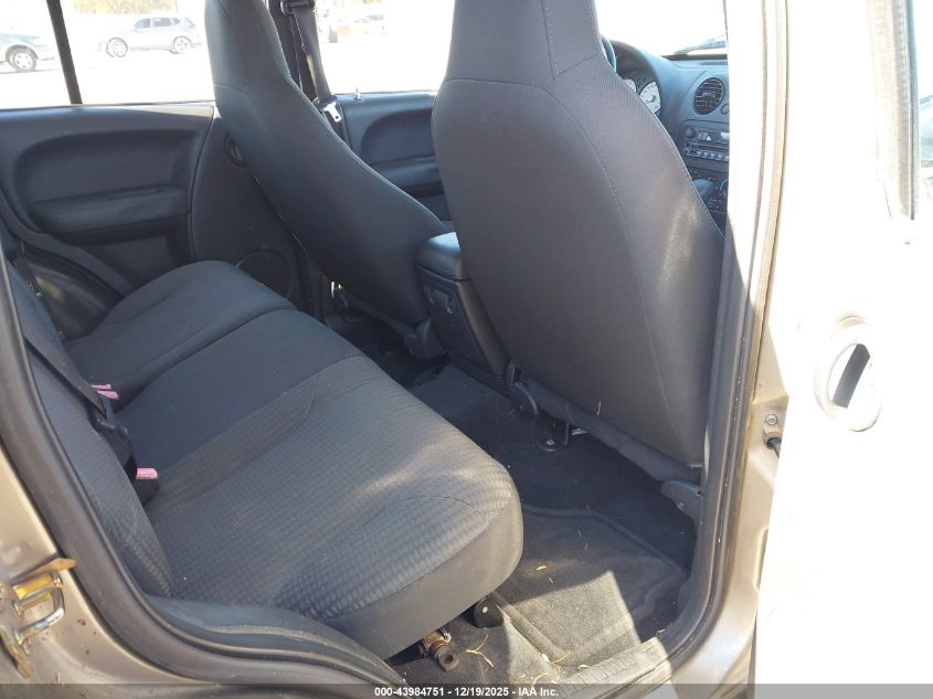 2004 Jeep Liberty Sport VIN: 1J4GK48K84W236415 Lot: 43984751