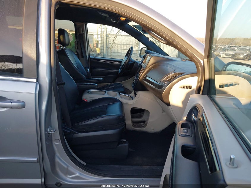 VIN 2C4RDGCG2HR801964 2017 DODGE GRAND CARAVAN SXT
