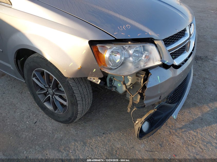 VIN 2C4RDGCG2HR801964 2017 DODGE GRAND CARAVAN SXT