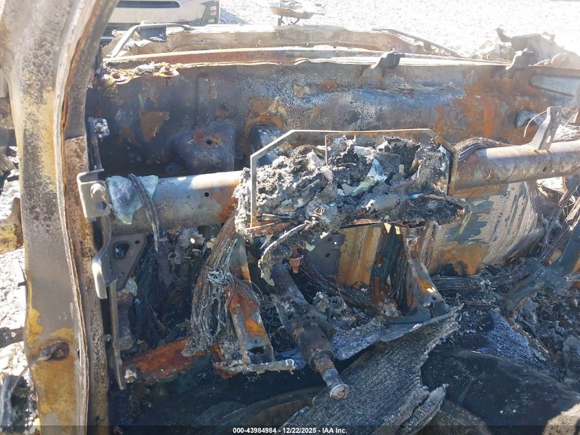 2024 GMC Sierra 1500 4Wd Short Box Sle VIN: 3GTPUBEK5RG114528 Lot: 43984984