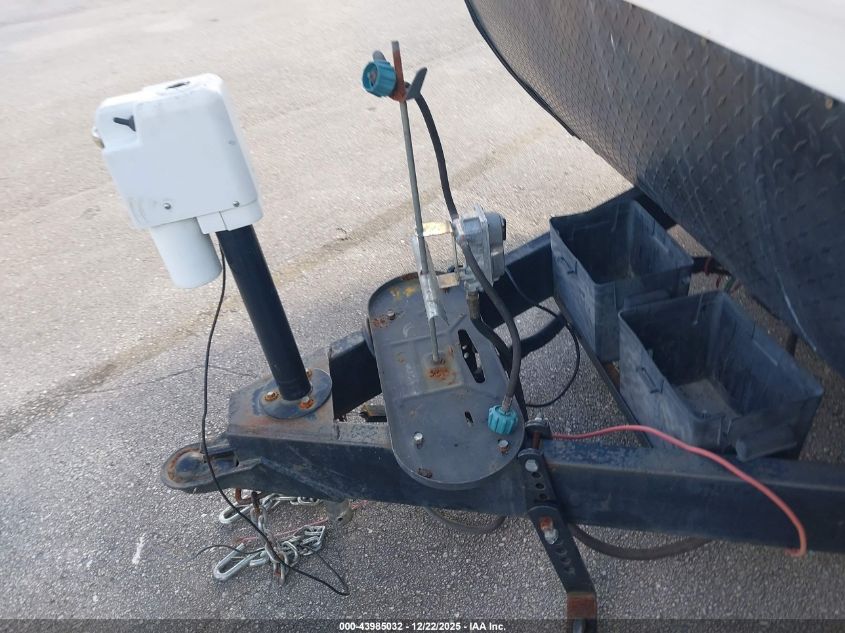 2018 Other Other VIN: 1UJBJ0BP6J75W0176 Lot: 43985032