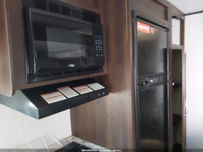 2018 Other Other VIN: 1UJBJ0BP6J75W0176 Lot: 43985032