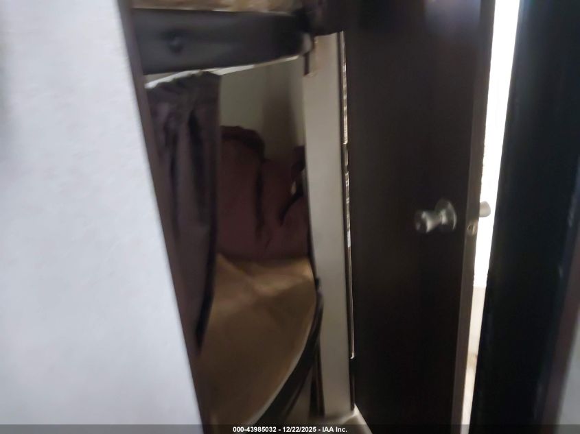 2018 Other Other VIN: 1UJBJ0BP6J75W0176 Lot: 43985032